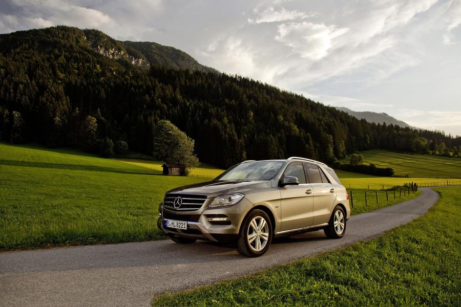  Mercedes-Benz ML500 4Matic BlueEFFICIENCY 2012 года  (фото 2 из 5)